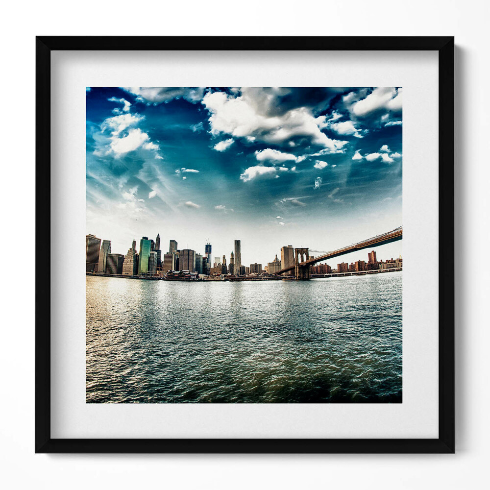 Keretezett falikép Városi táj vízpart felhős ég