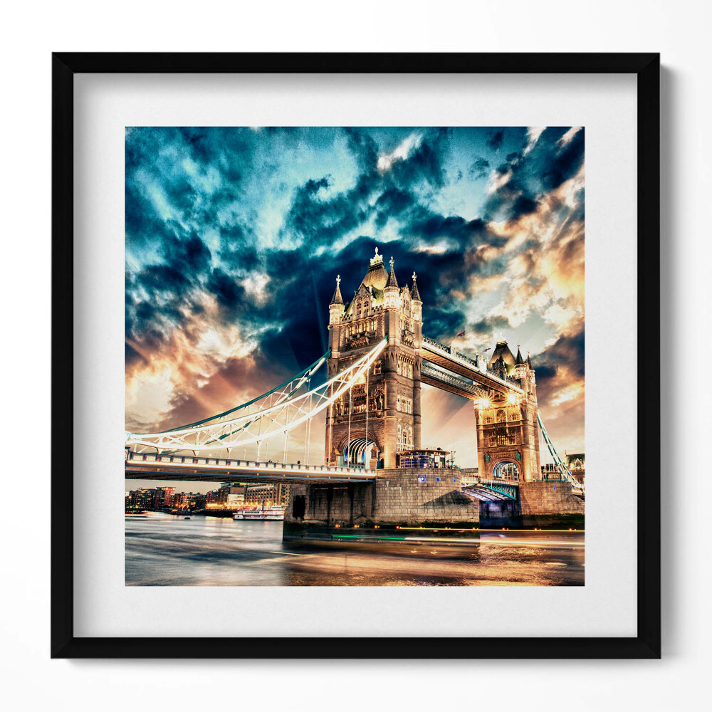 Keretezett falikép Tower Bridge éjszakai látképe