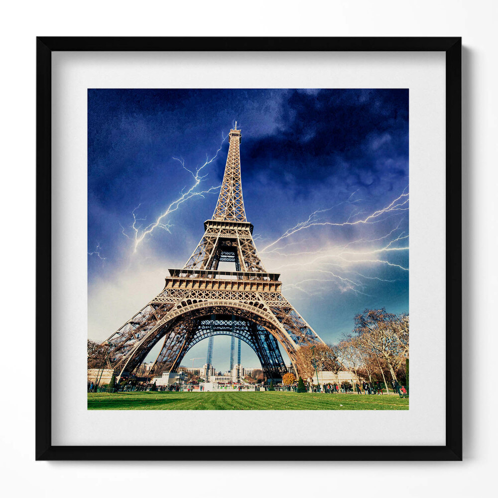 Keretezett falikép Eiffel-torony viharos háttérrel