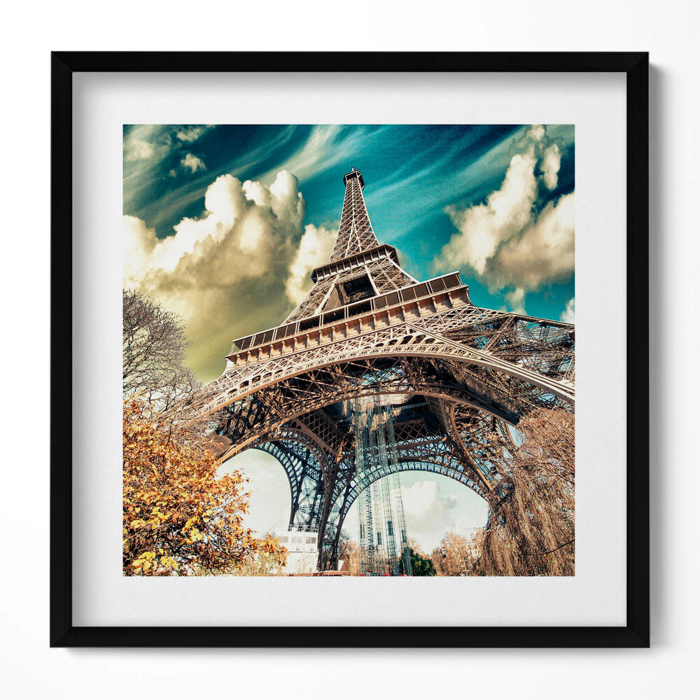 Keretezett falikép Eiffel-torony alulnézetből