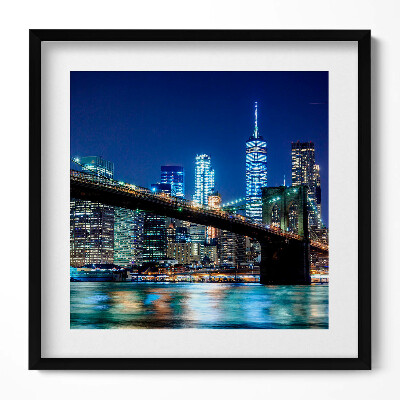 Keretezett falikép Éjszakai városi táj híd és felhőkarcolók