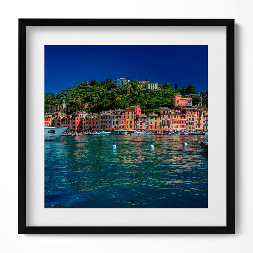 Keretezett falikép Tengerparti városkép színes házak