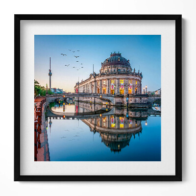 Keretezett falikép Tükörkép egy épületről