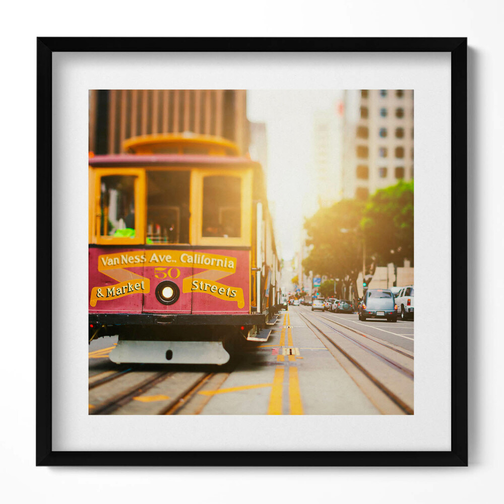 Keretezett falikép Városi villamos a napsütésben