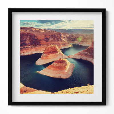 Keretezett falikép Sziklás táj vízparttal