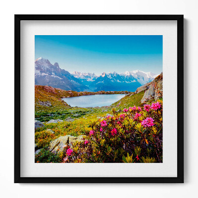 Keretezett falikép Hegyek tó virágos rét