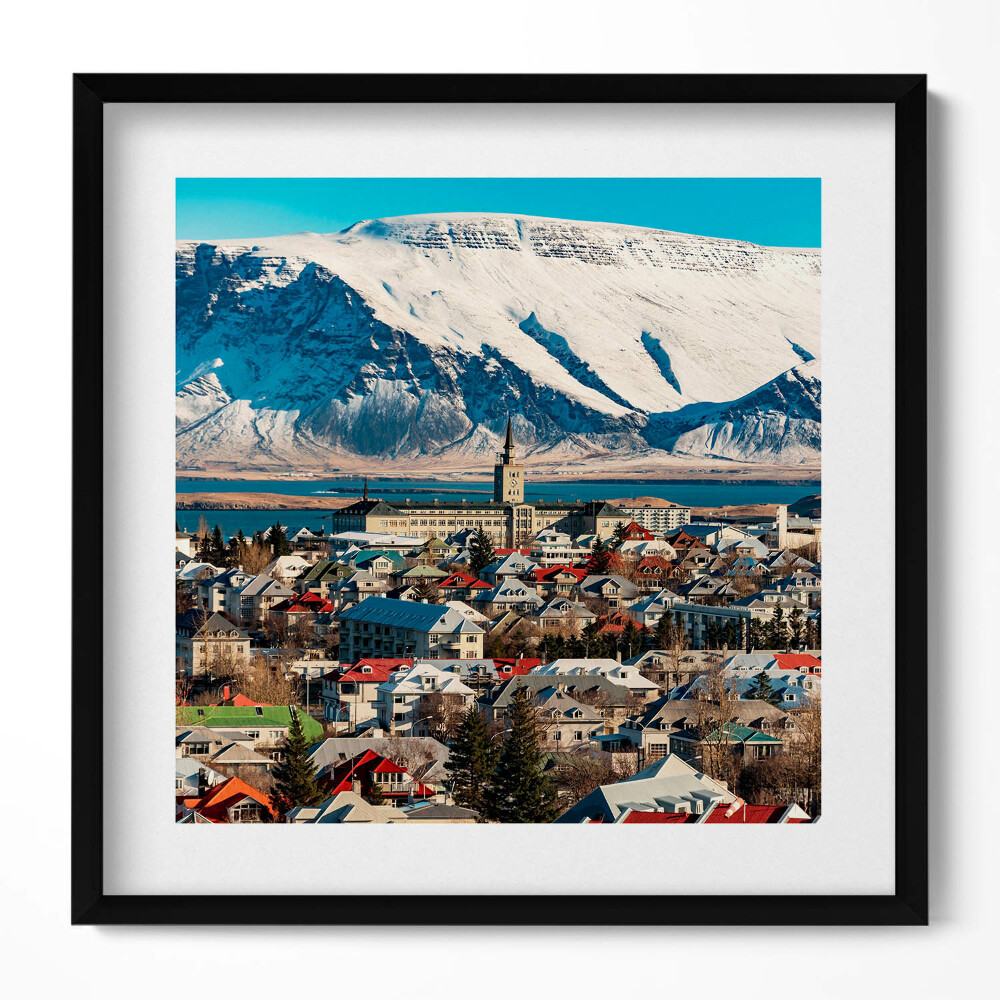 Keretezett falikép Havas hegyek és városi táj