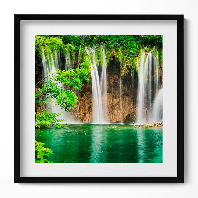 Keretezett falikép Zöldellő vízesés és tó