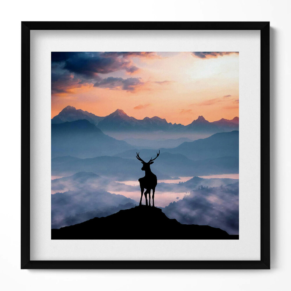 Keretezett falikép Szarvas a hegyekben naplementében