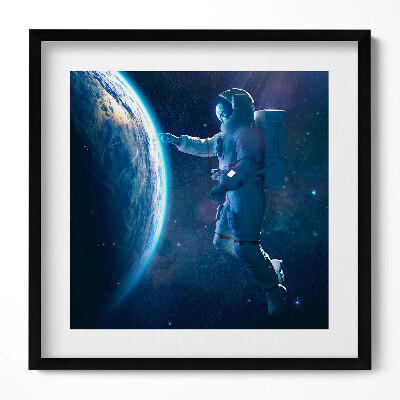 Keretezett falikép Űrhajós az űrben Föld felé nyúlva