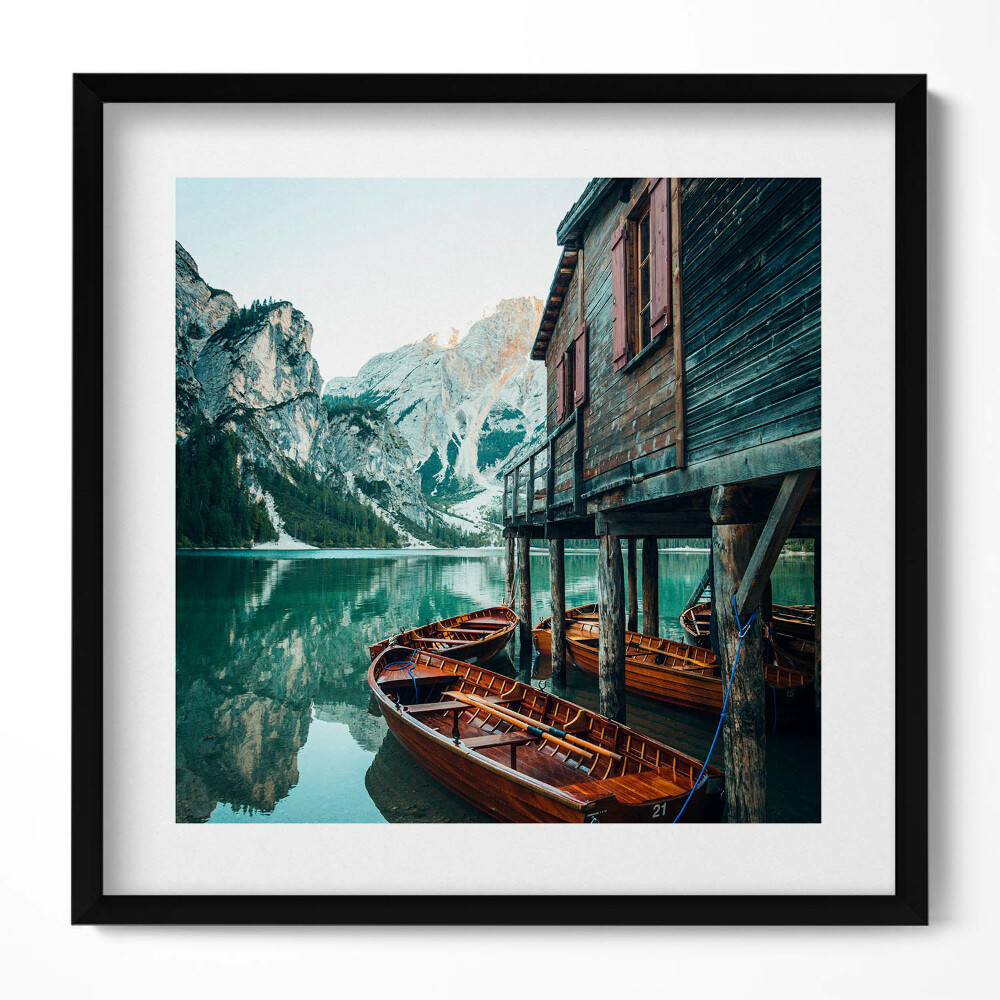 Keretezett falikép Tóparti faház és csónakok