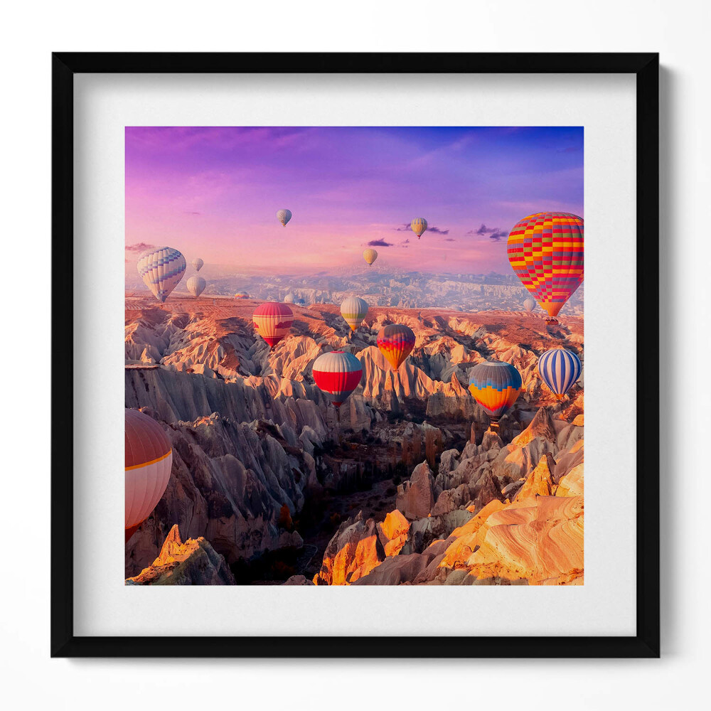 Keretezett falikép Légballonok a hegyek felett