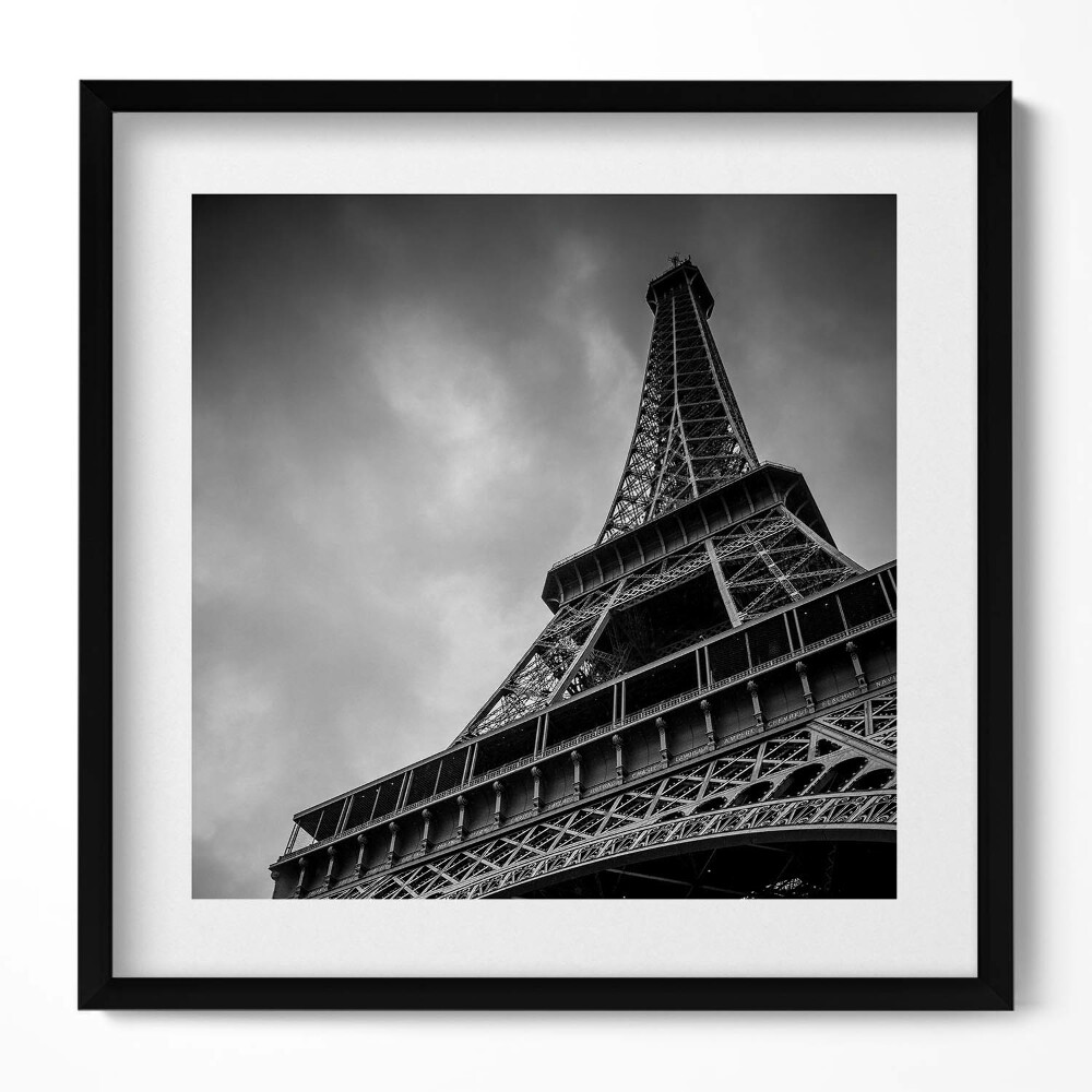 Keretezett falikép Eiffel-torony alulnézetből