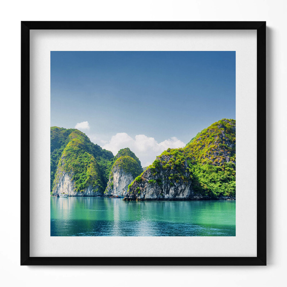 Keretezett falikép Zöld dombok vízparton