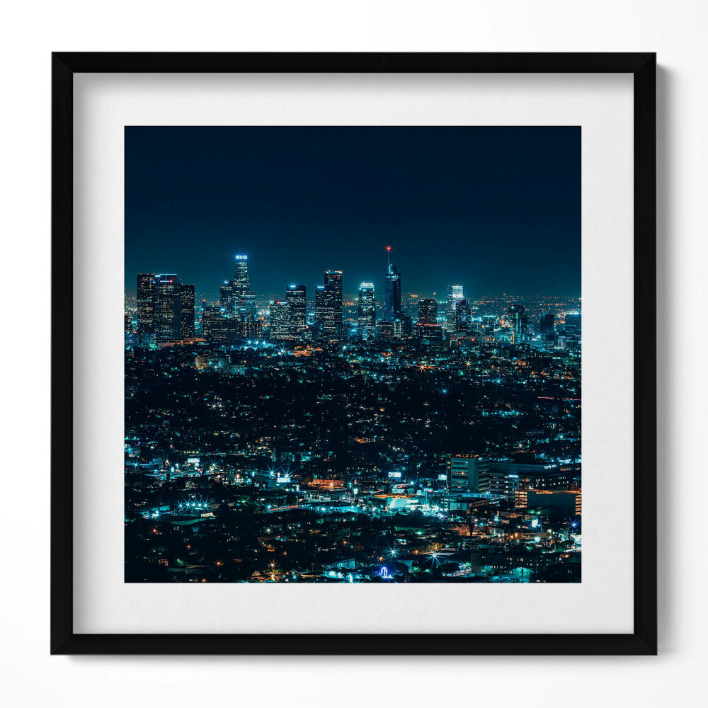 Keretezett falikép Los Angeles éjszakai városképe