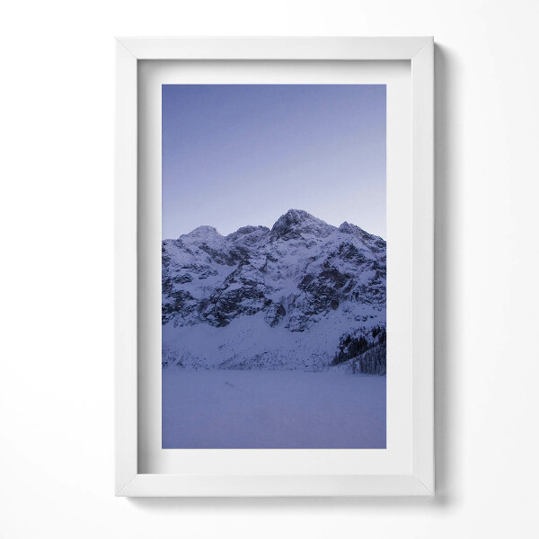 Keretezett kép Havas hegycsúcsok és kék ég
