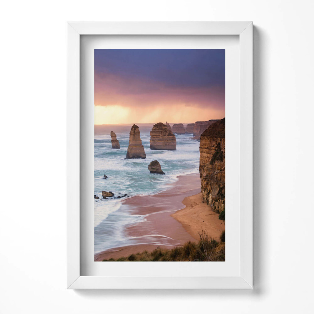 Keretezett kép Tengerparti sziklaformációk naplementében