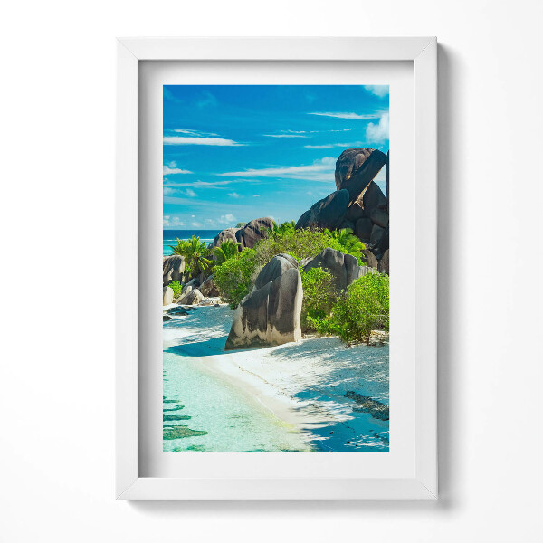 Keretezett kép Trópusi tengerpart sziklák és növényzet