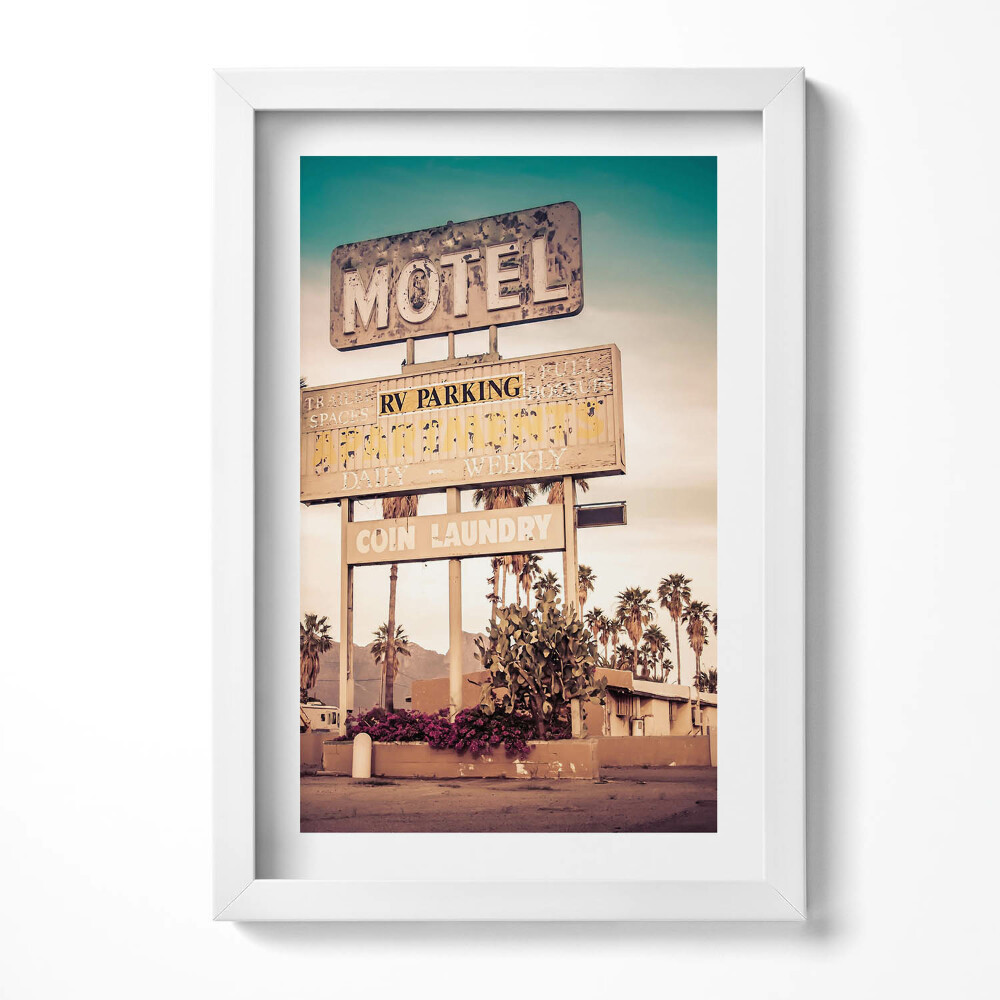 Keretezett kép Régi motel hirdetőtáblája