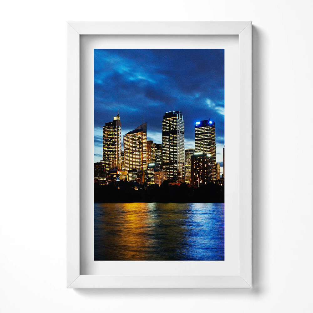 Keretezett kép Modern város látképe éjszaka