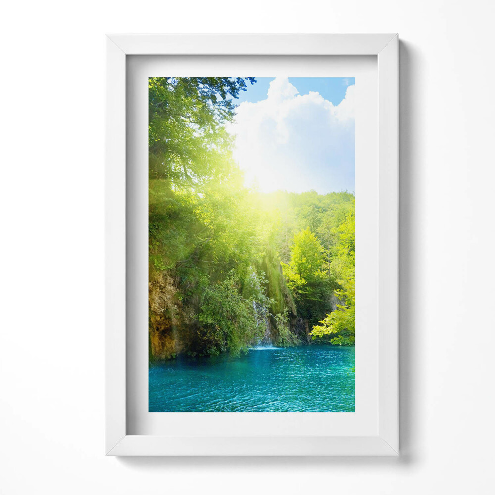 Keretezett kép Zöld dombok vízesés kék tó