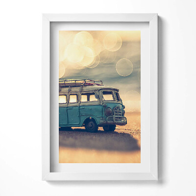 Keretezett kép Retro kisbusz tengerparti háttérrel