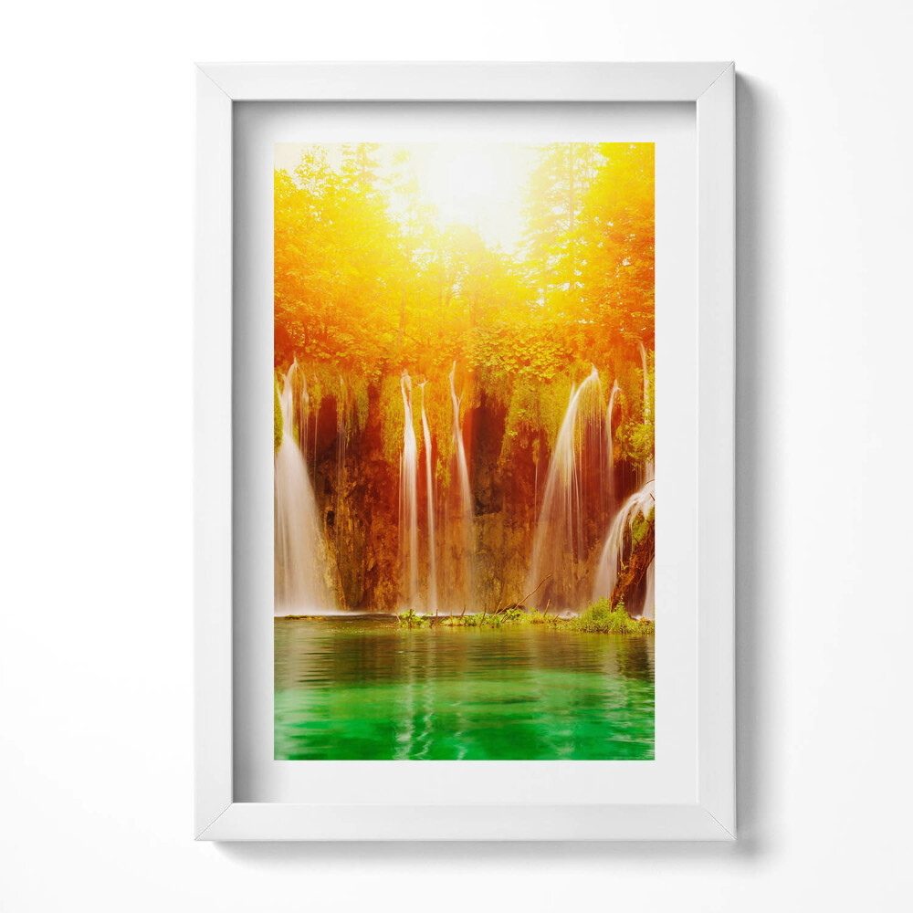 Keretezett kép Vízesések és zöld tó