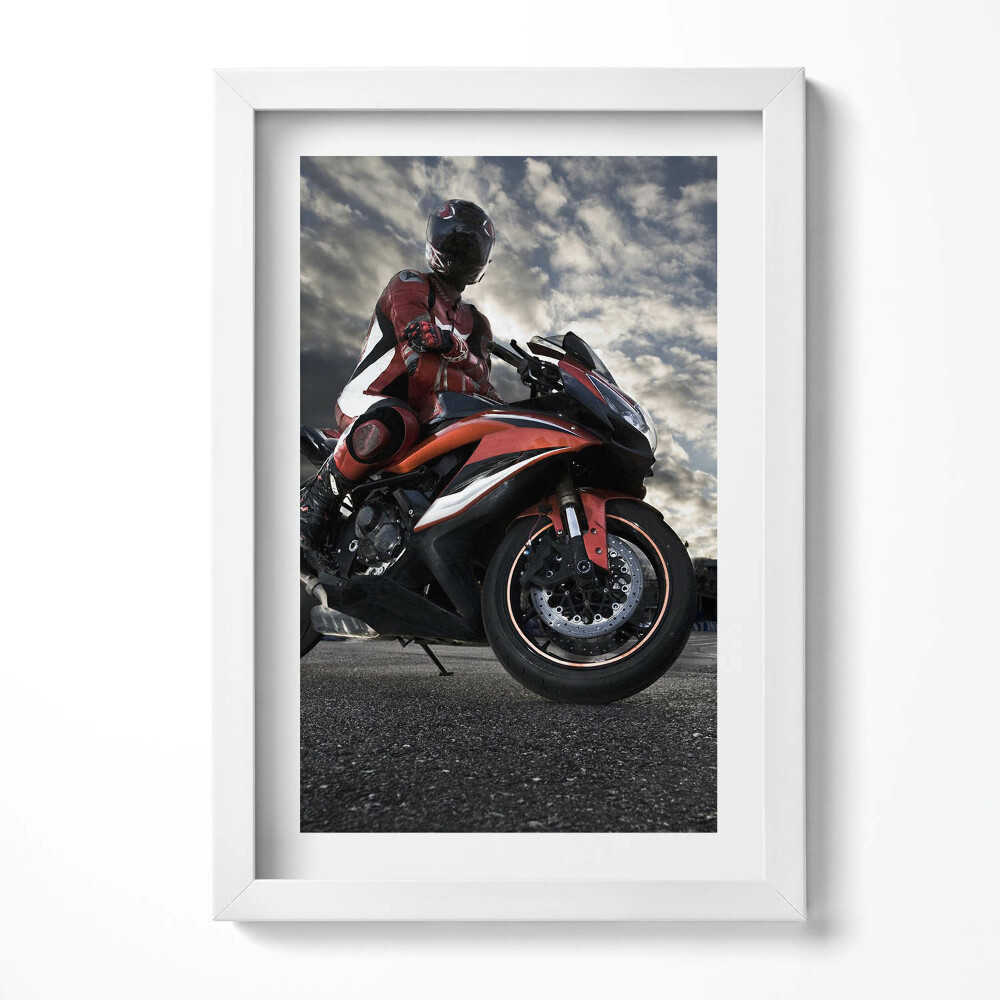 Keretezett kép Motoros a motorján