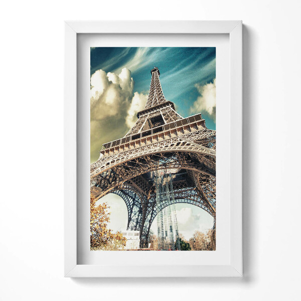 Keretezett kép Eiffel-torony alulnézetből