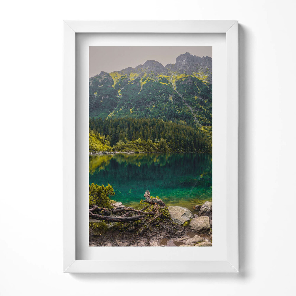 Keretezett kép Hegyek és tükörsimára lapult tó