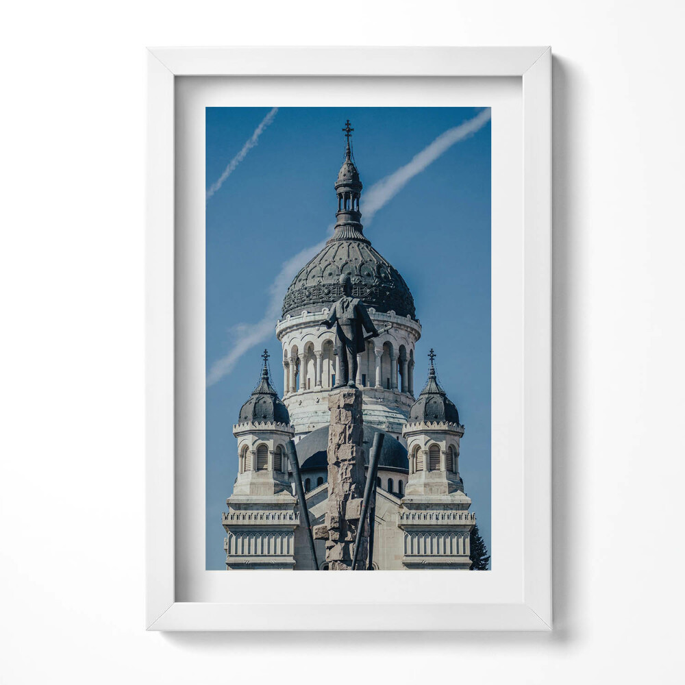 Keretezett kép Felső templomkupola kék éggel