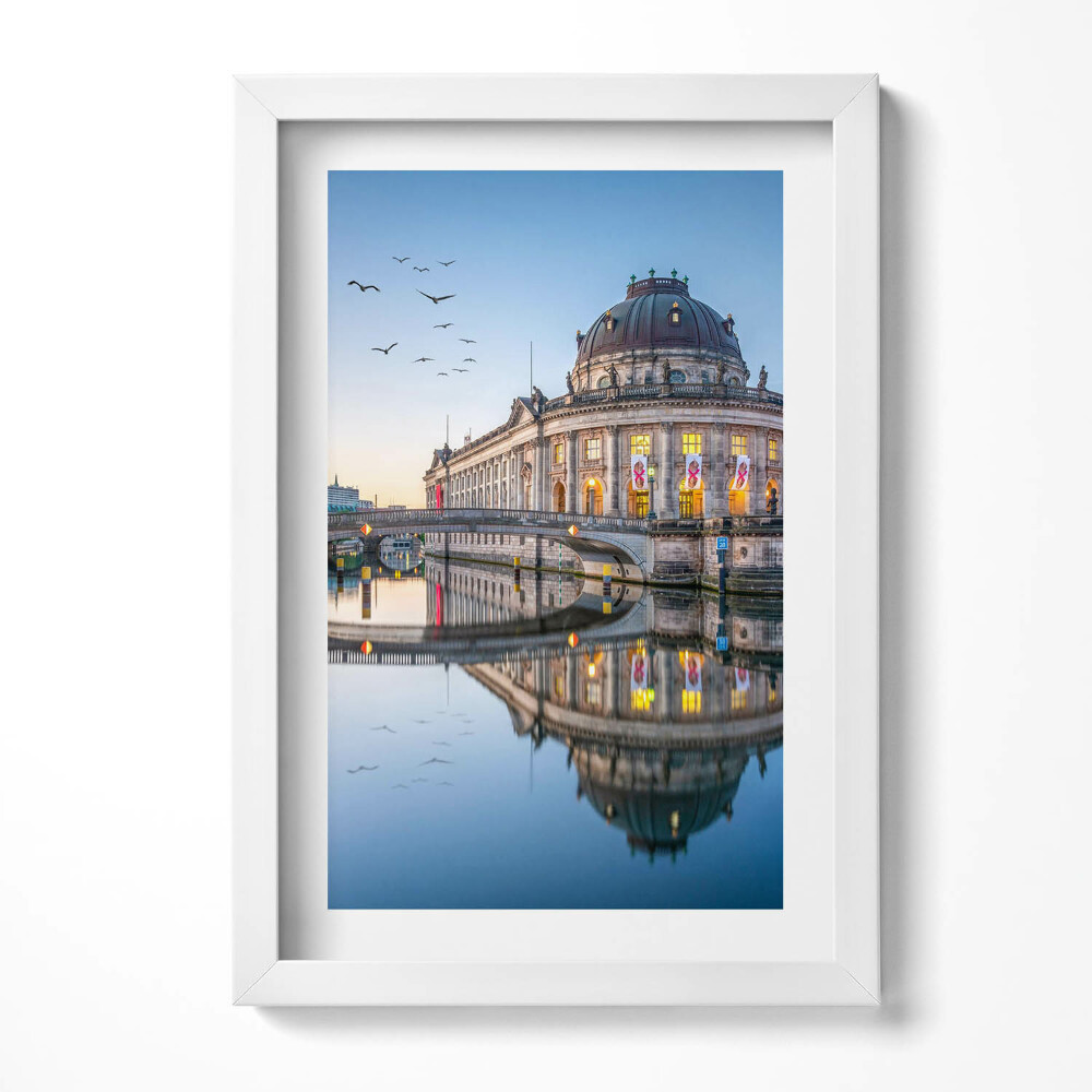 Keretezett kép Tükörkép egy épületről