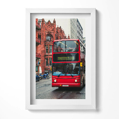 Keretezett kép Piros emeletes busz városi tájban