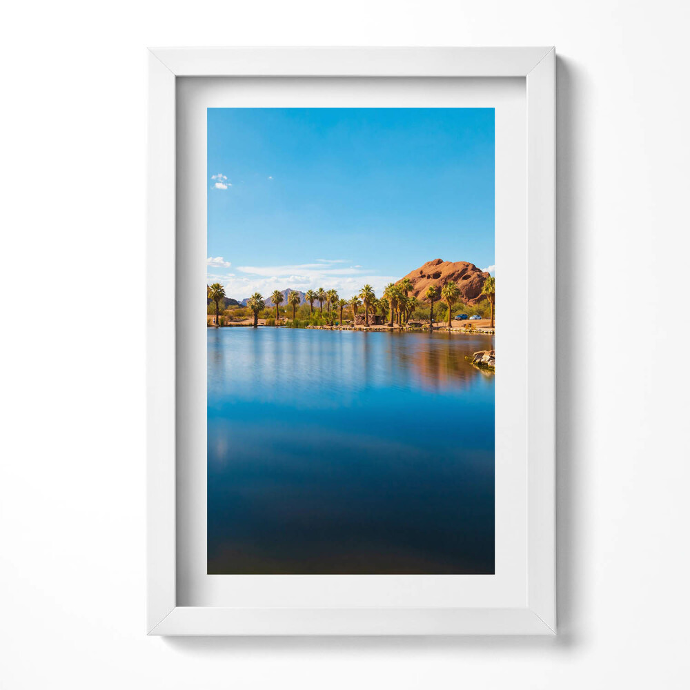 Keretezett kép Tó pálmafák hegyek kék ég