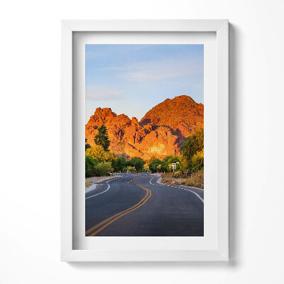 Keretezett kép Hegyek és kanyargós út