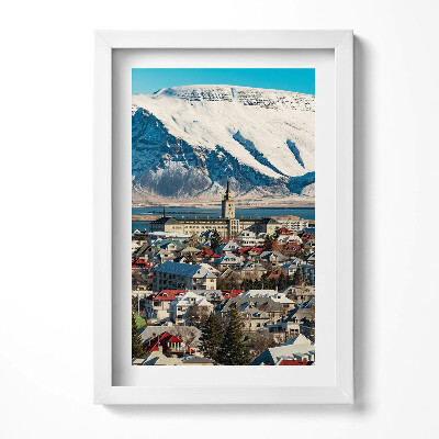 Keretezett kép Havas hegyek és városi táj