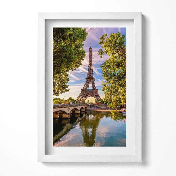 Keretezett kép Eiffel-torony a vízparton