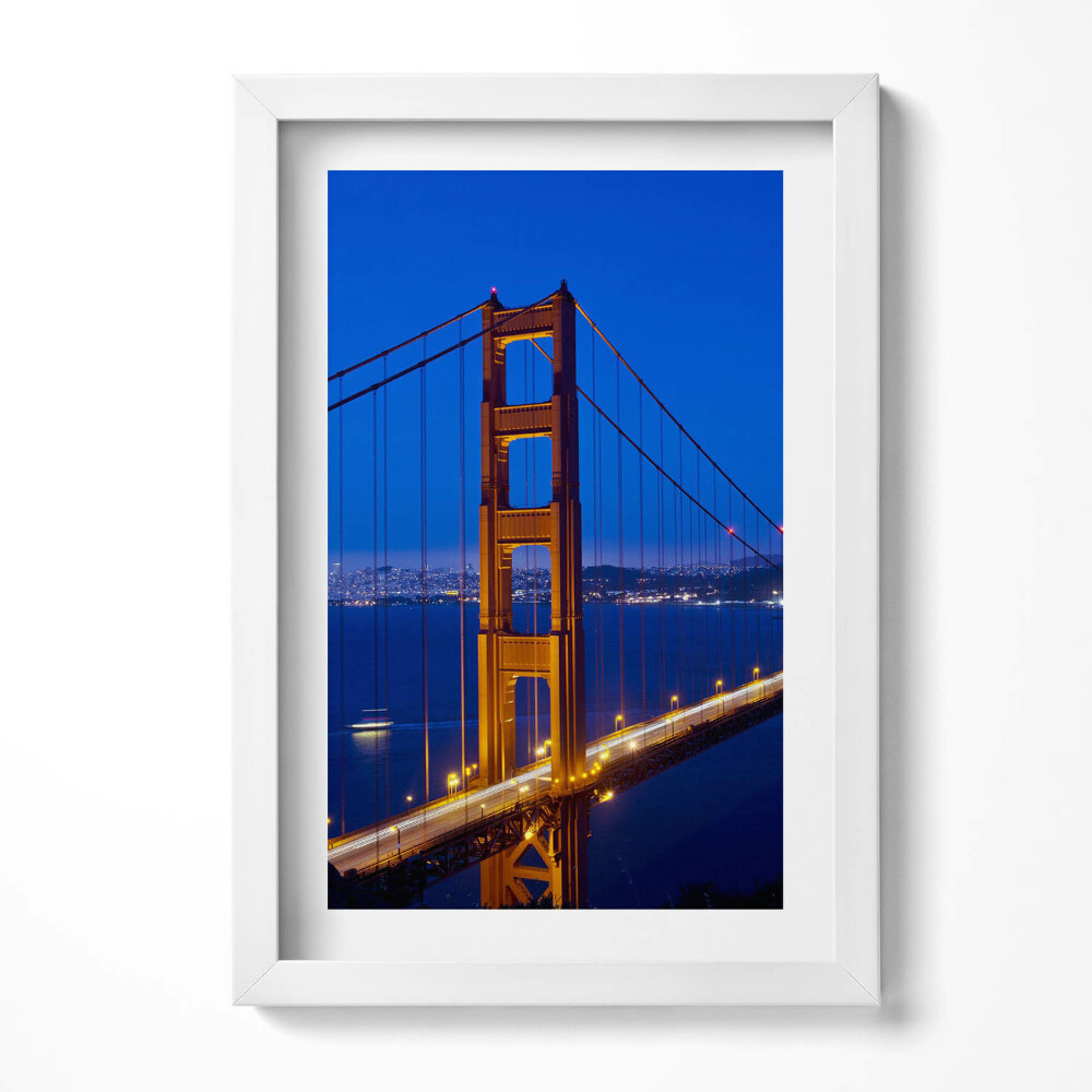 Keretezett kép Aranykapu híd éjszakai fényben