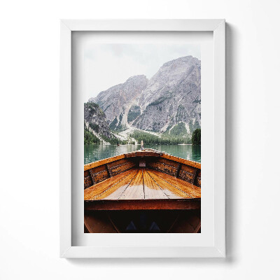 Keretezett kép Hajó orra hegyek között