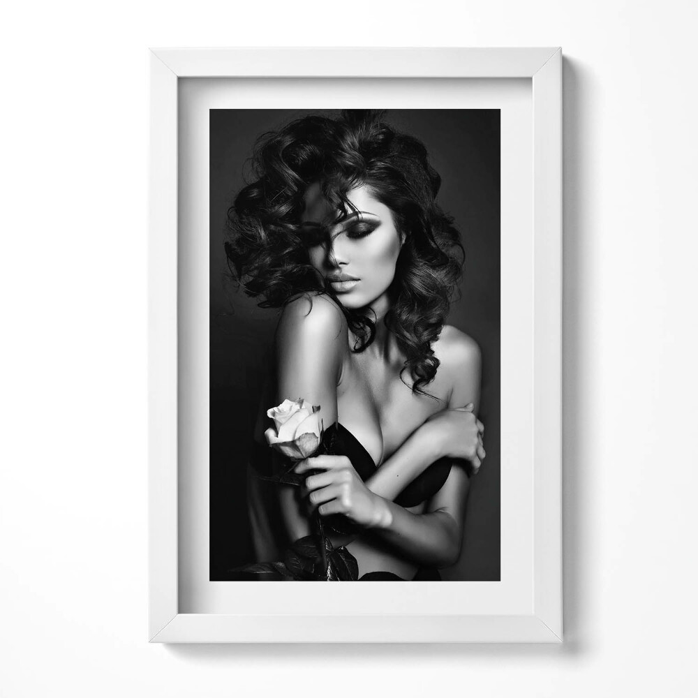 Keretezett kép Női portré rózsával