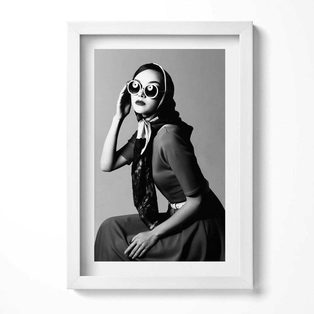 Keretezett kép Fekete-fehér divatportré női modellel