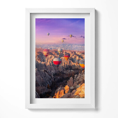 Keretezett kép Légballonok a hegyek felett