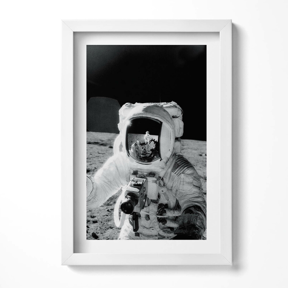 Keretezett kép Űrhajós a Holdon