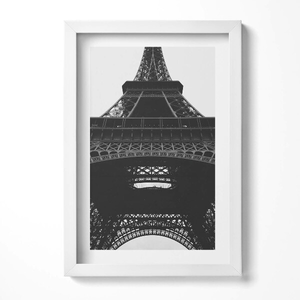 Keretezett kép Eiffel-torony alulnézetből