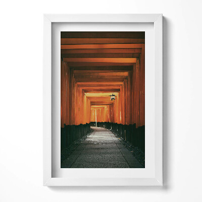 Keretezett kép Torii kapuk sorozata egy ösvényen