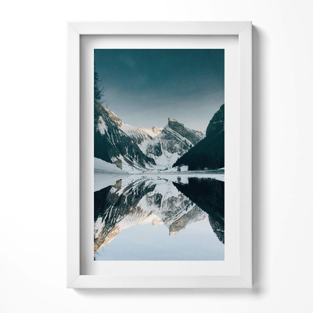 Keretezett kép Hegyek és tükörképes víz