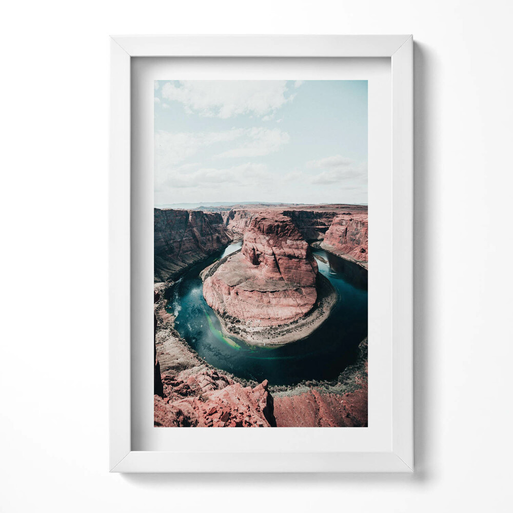 Keretezett kép Kanyargó folyó sziklákkal