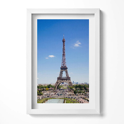 Keretezett kép Eiffel-torony a kék ég alatt