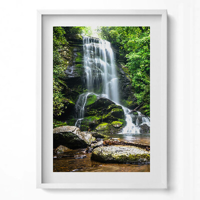 Függőleges kép keretben Zöldellő vízesés és sziklák