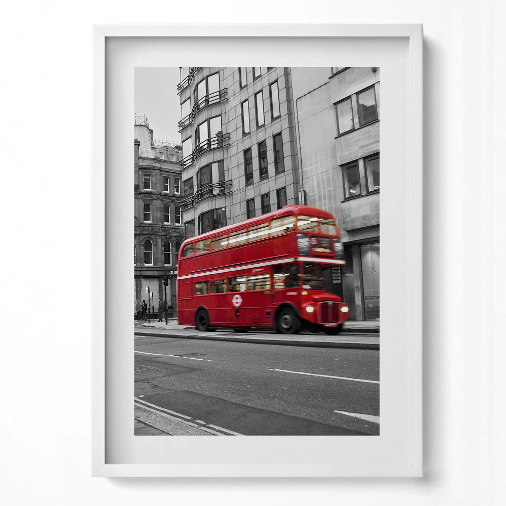 Függőleges kép keretben Piros londoni busz városi környezetben